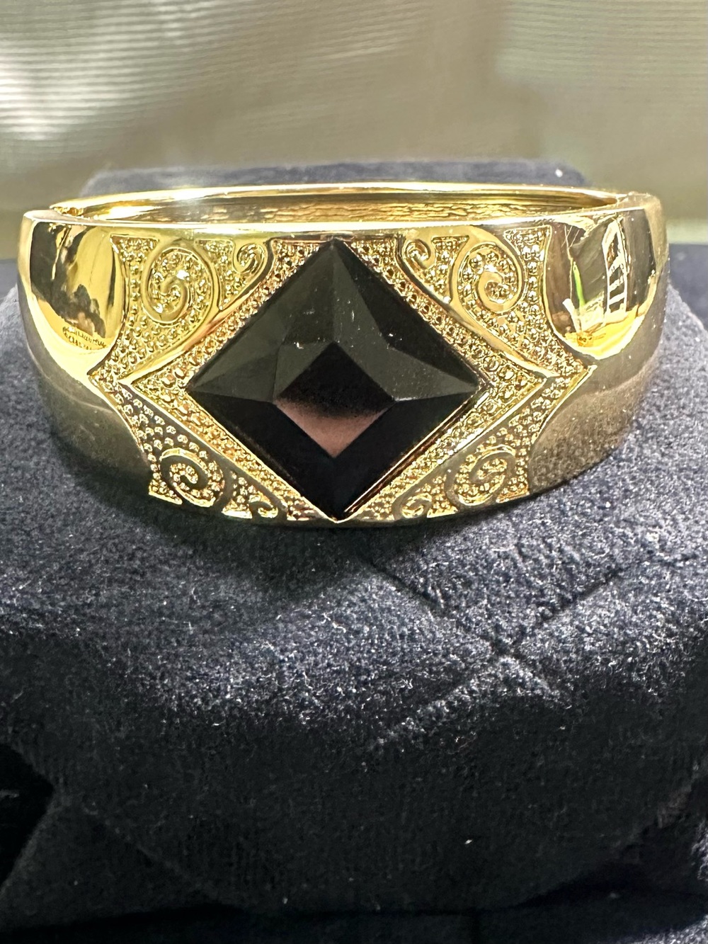 Vtg: Polished HEAVY Gold Toned Clamper Bracelet w/Faceted Black Crystal